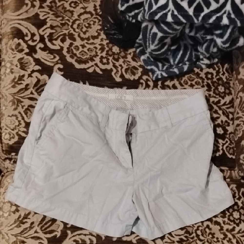 LOFT Women's Cream Shorts